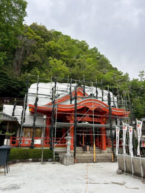 岩戸弘法弘峰寺　塗装中